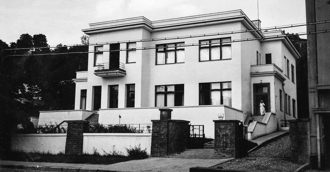 Kauno menininkų namų logotipas